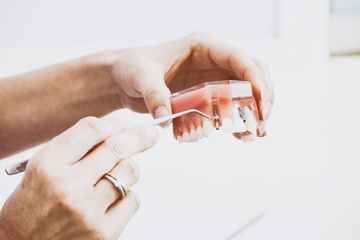 writing-hand-ring-finger-nail-close-up-59307-pxhere.com
