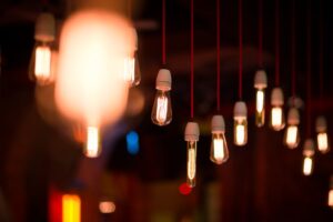 Elegante hanglampen in een stijlvol interieur voor sfeervolle verlichting.